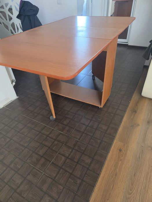 Masa extensibila de interior cu roti dimensiuni 180x100 cm