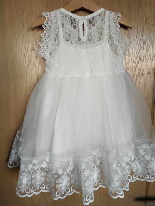 Детска официална бяла дантелена рокличка