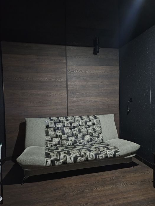 Продам б/у диван