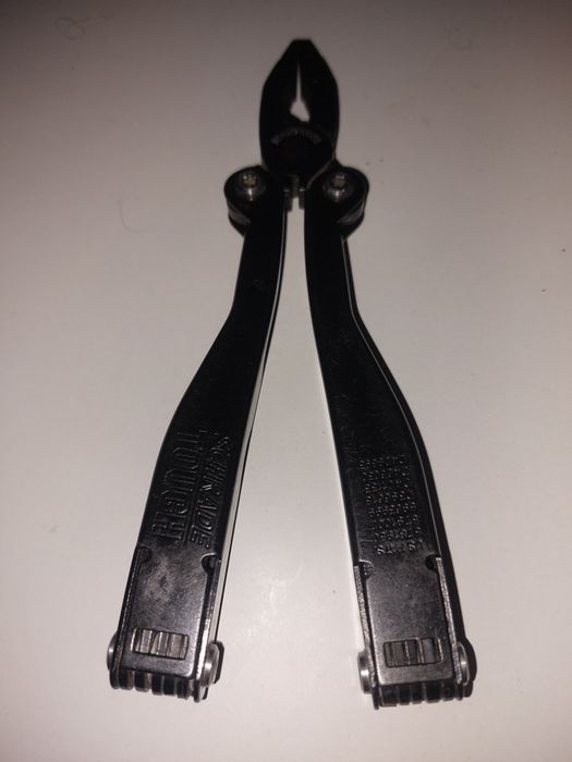 Мультитул Цвет черный