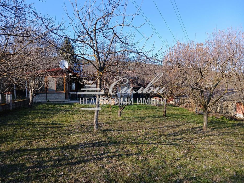 Парцел с временна постройка и каравана – местност Под Манастира!