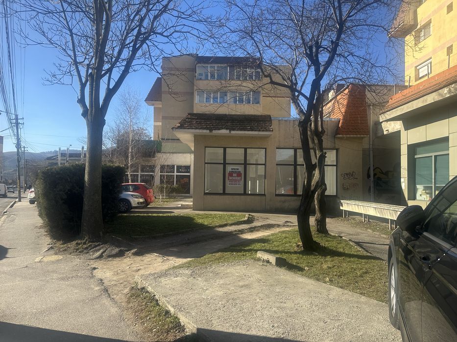 Inchiriez /vand spatiu comercial Piata Centrala Piatra Neamt str Ozana