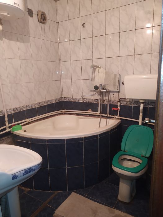 Nukus qalasi 22-mkr  12-domda kvartira satiladi