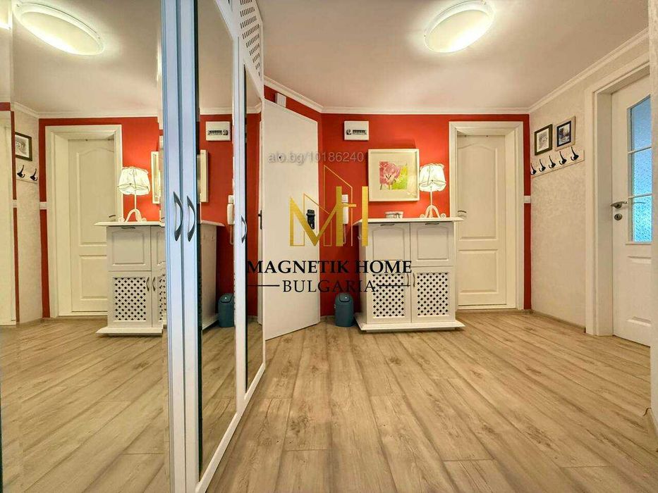 Уникален тристаен апартамент до църква Кирил и Методий в супер център