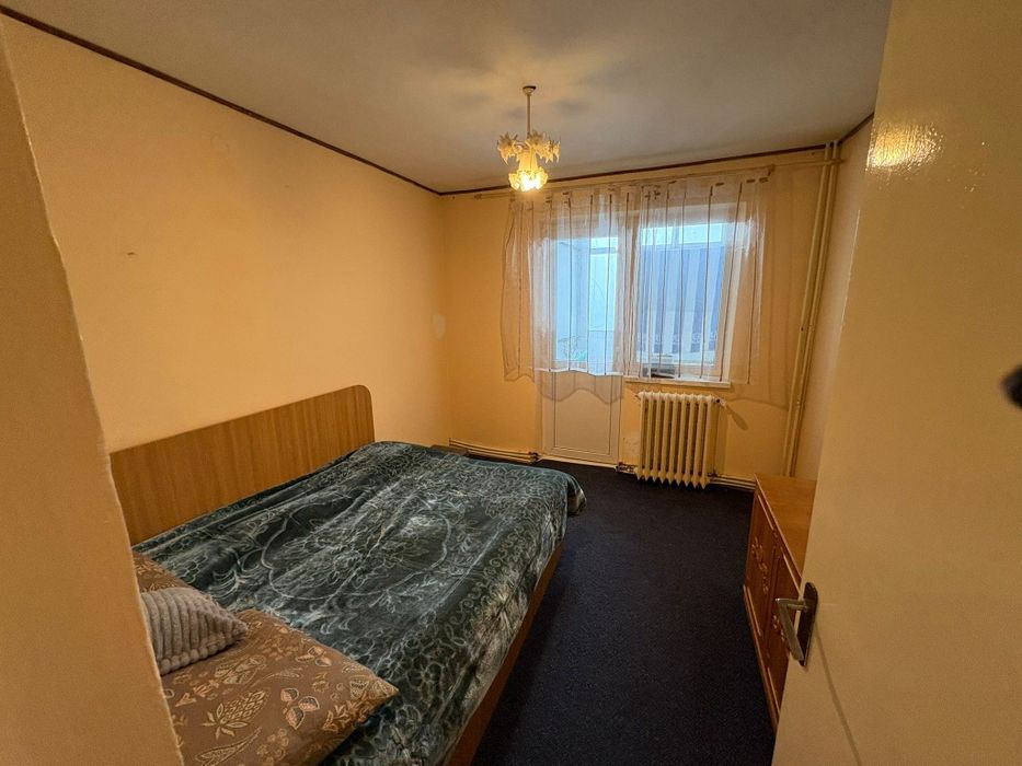 Vând apartament 3 camere semidecomandat