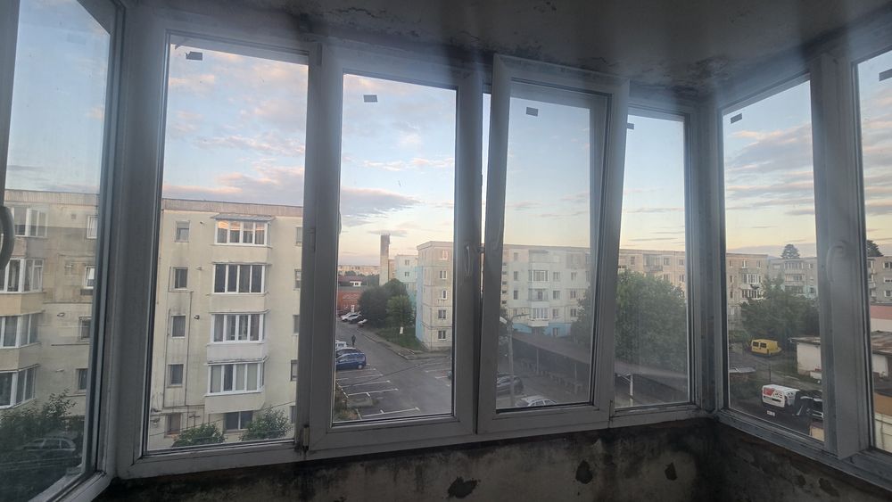 Vand apartament cu 2 camere