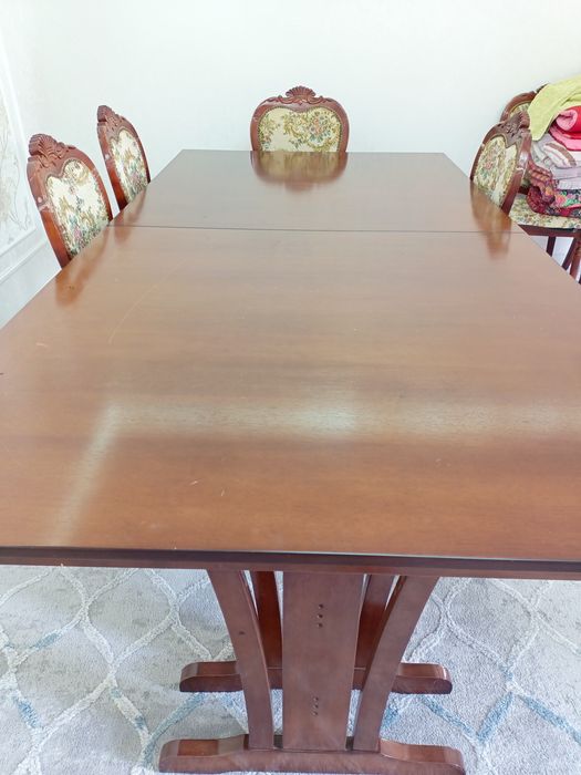 Стол орындықтары мен бірге