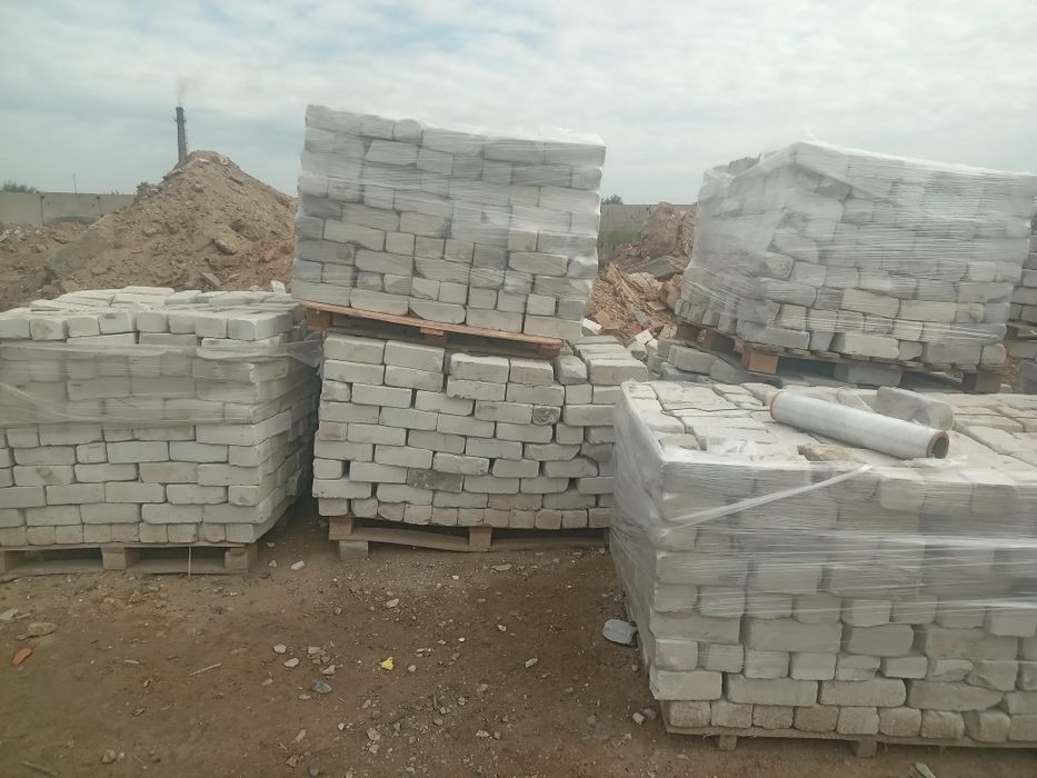 Продам кирпичы на поддонах