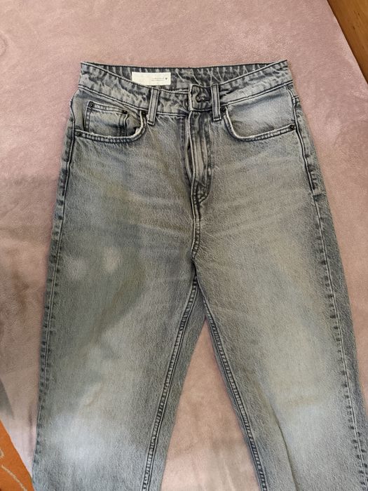 Продавам сиви дънки “mom fit” от зара