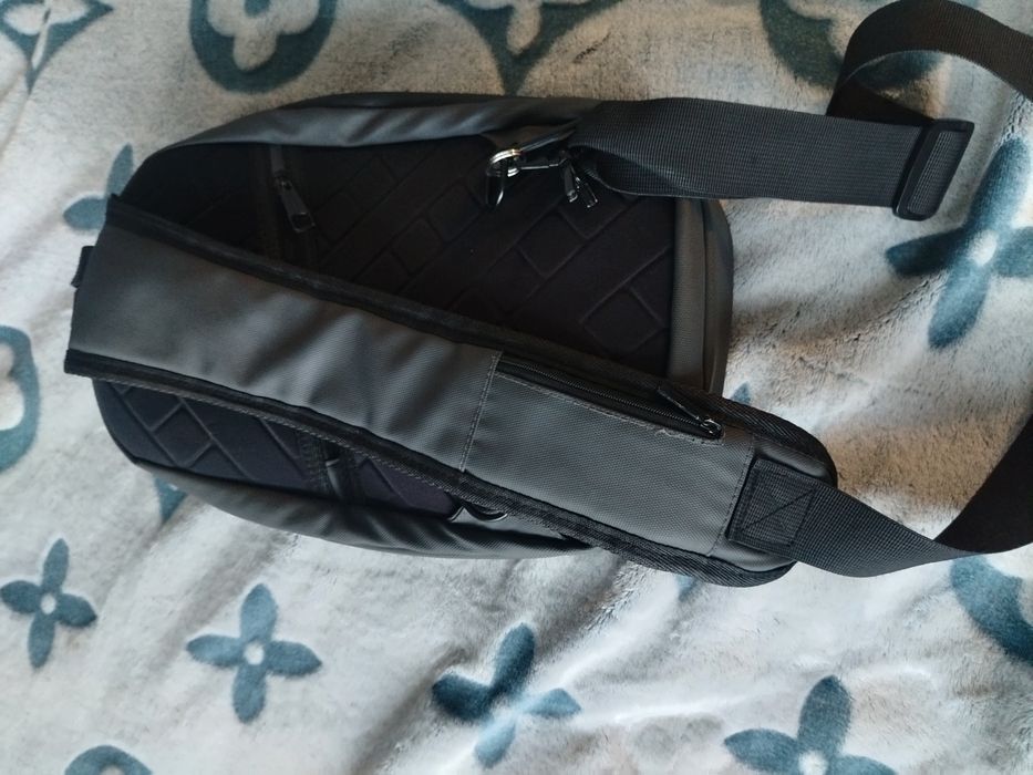 Продам сумку барсетку