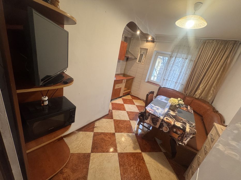 Proprietar vand ap 3 camere