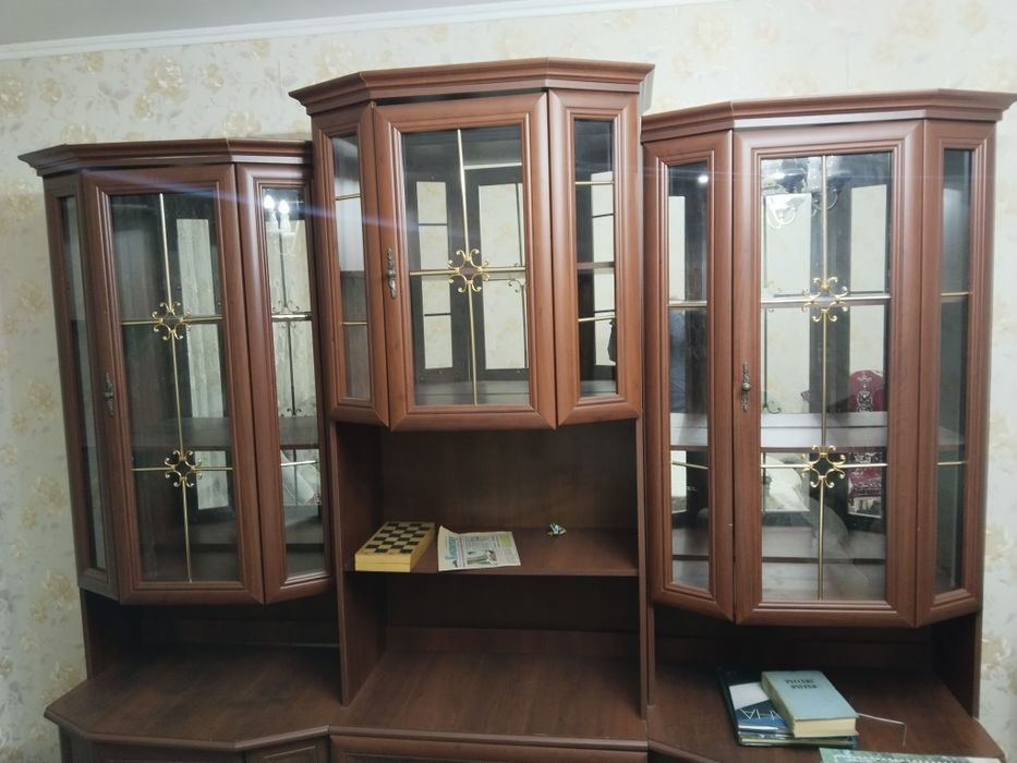 Отдам даром гостиную горку