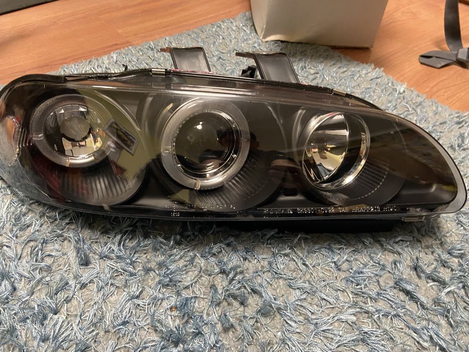 Продавам десен тунинг фар "Angel Eyes" за Honda Civic (1991-1995)