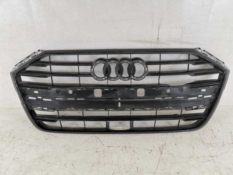 Радиаторна решетка Ауди А8 Д5 / Audi A8 D5 [ - ] Оригинална Повредена