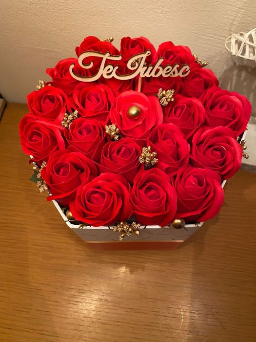 Aranjamente cu cifre cu trandafiri de sapun