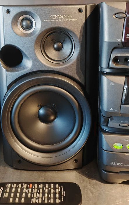 Kenwood RXD-500 2x100W, 3 CD changer, A/B cassette deck, AUX, 3-way Bass-reflex колони