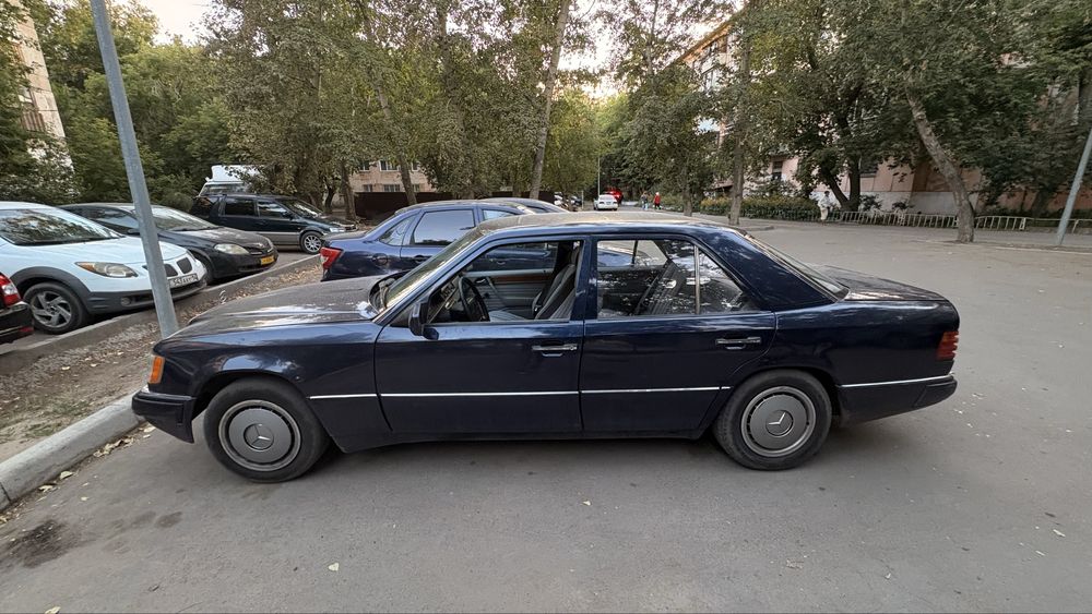 Продам Мерседес 124 E200