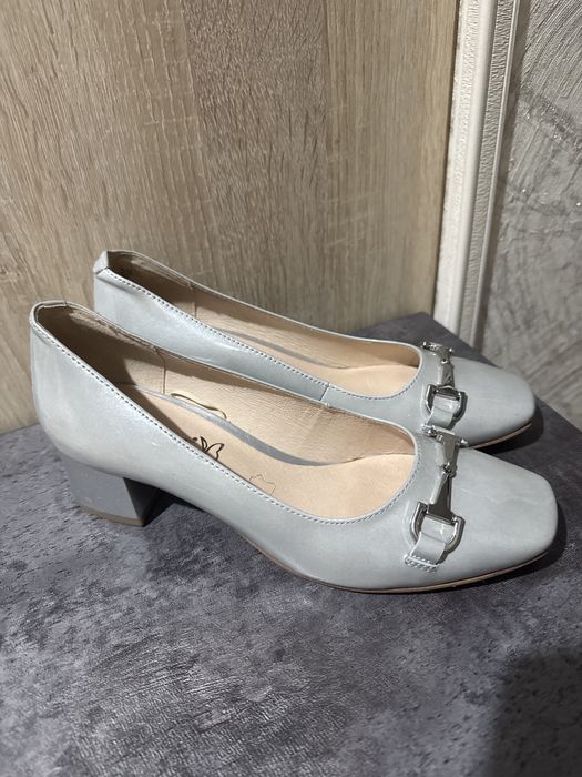 Продам женскую обувь