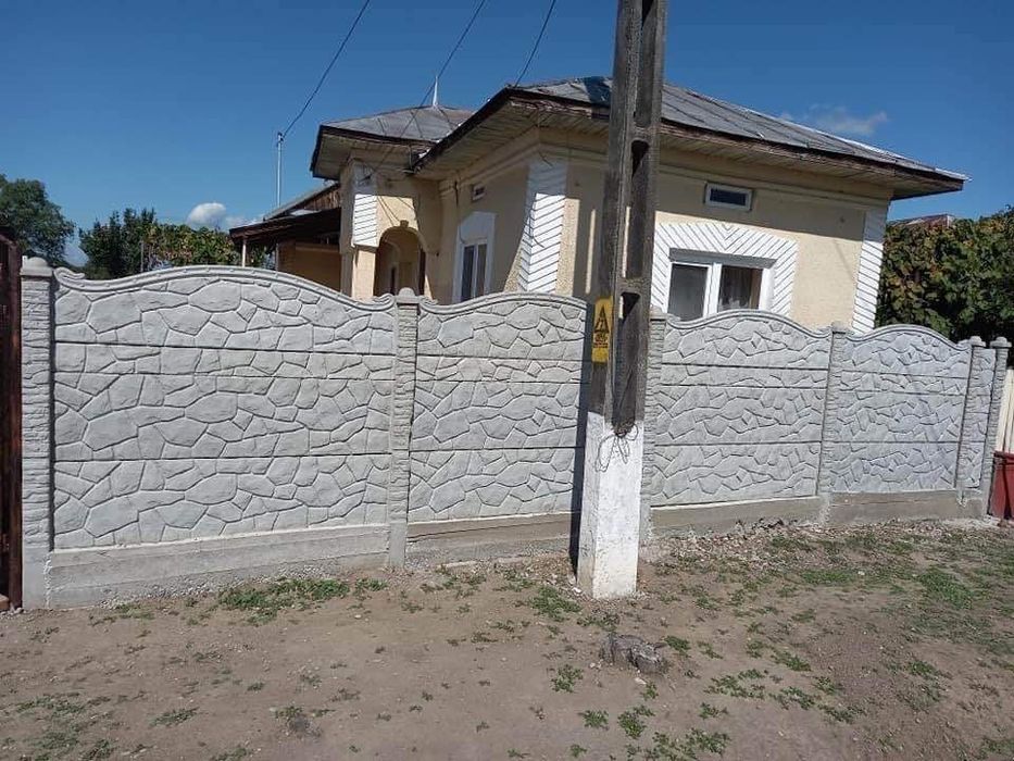 Garduri din placi beton