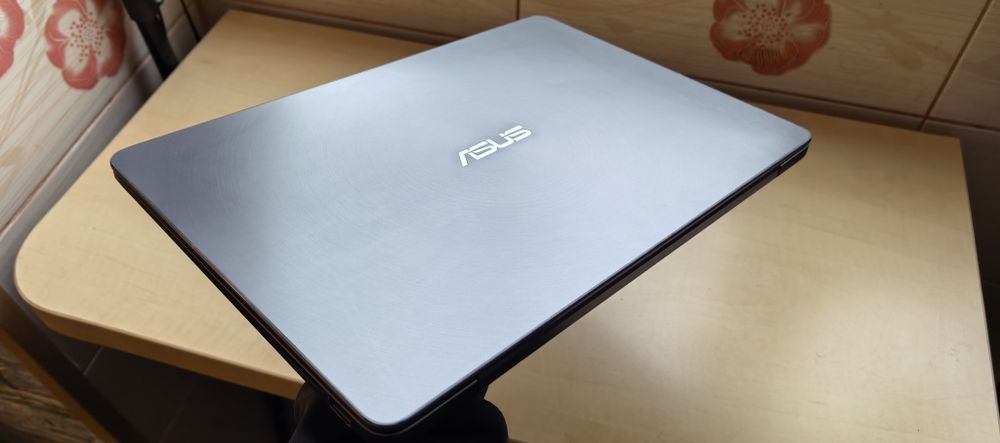 Laptop Asus Zenbook UX430_i7-8550U_SSD 256GB_12GB DDR4 //  14"IPS FHD