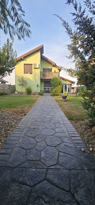 Vand casa Sanmihaiu-Roman     Pret 200.000 EUR
