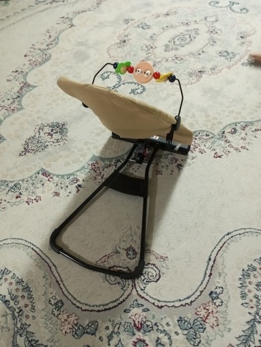 Шезлонг почти новый