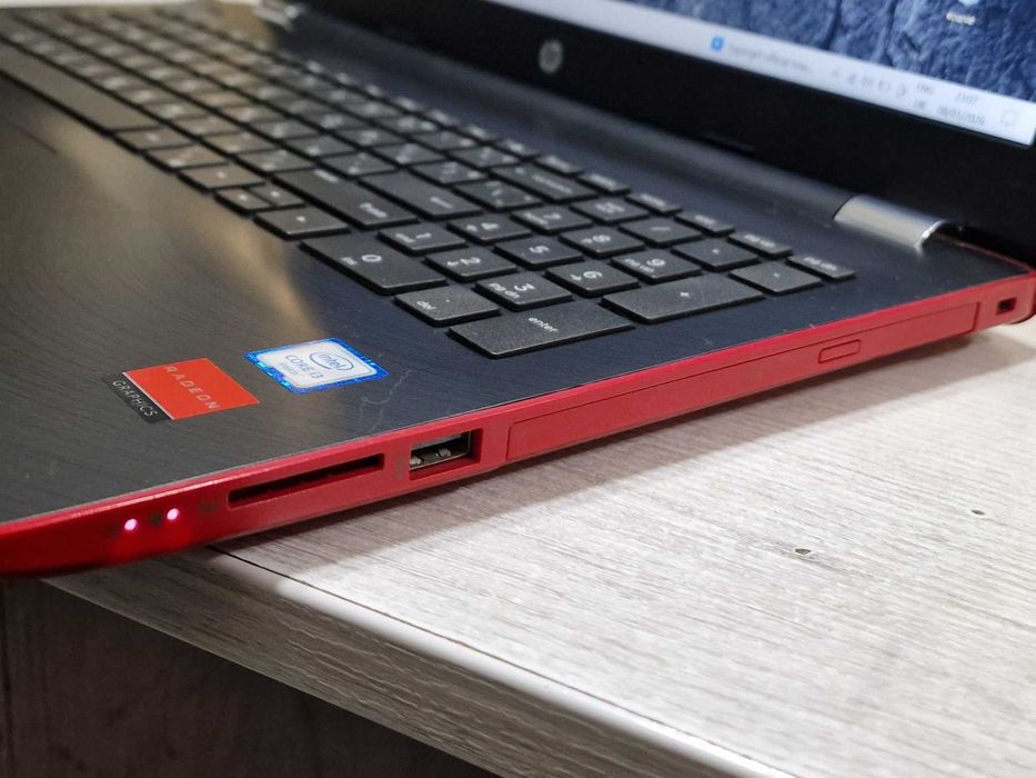 HP Notebook - 15-bs049nu / 1TB / 8GB RAM / i3-6006u