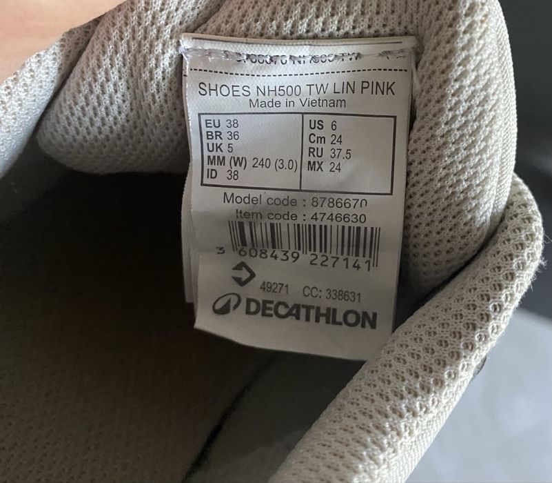 Продавам детски обувки за планина от Decathlon, размер 38. Подходящи за преходи и разходки сред природата.