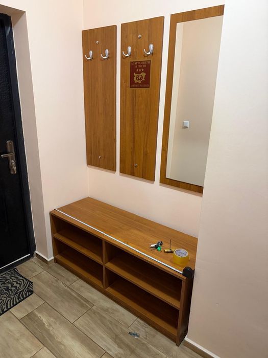 Шкаф за обувки, плоскости със закачалки и огледало