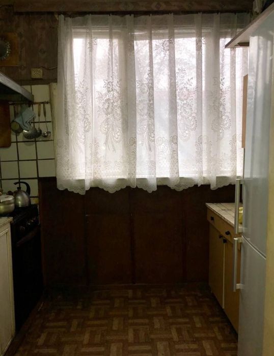 Саламатина 2/2/4 Кирпич 
Комнаты смежные
С/уз совмещенный
Без мебели