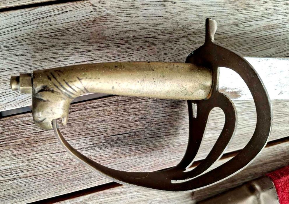 Индийска кавалерийска сабя и Античен арабски кинжал