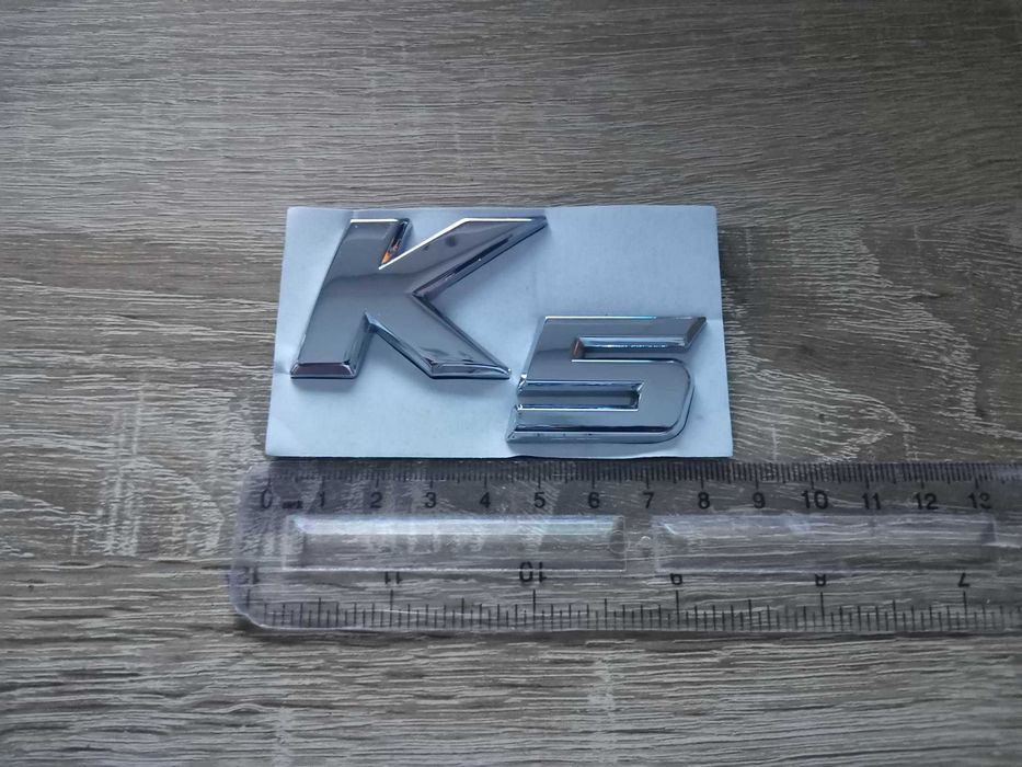 Kia K5 сребрист надпис