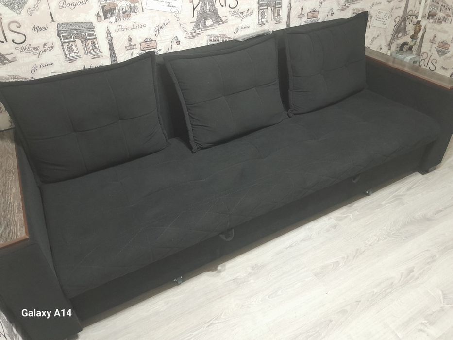 Продаётся диван в идеальном состоянии .