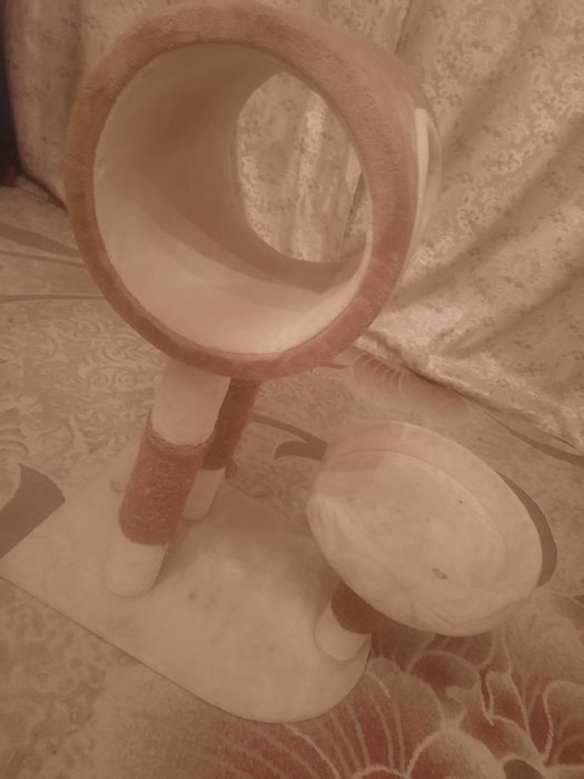 Продаю домик с лежанкой и с когтеточкой