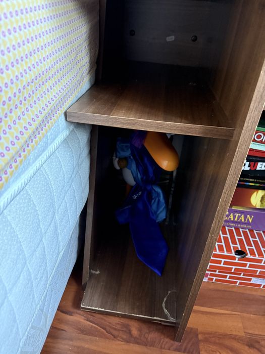 Birou modern si spatios cu suprainaltare pt monitor