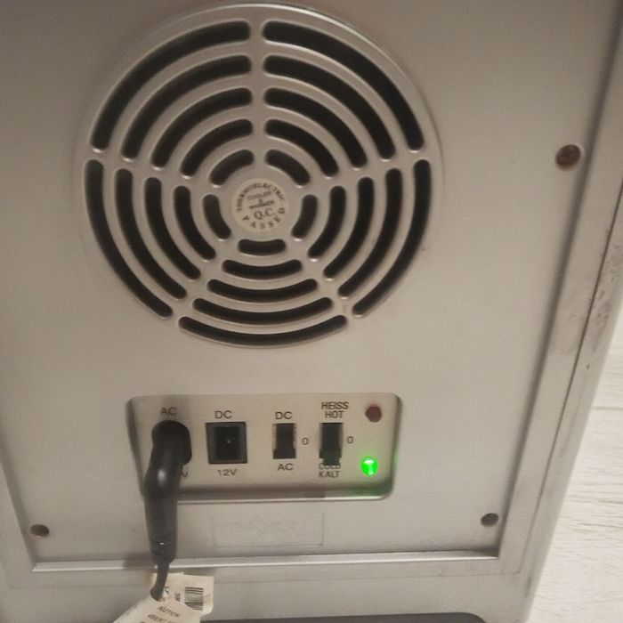 Мини хладилник на 12 и 220 волта