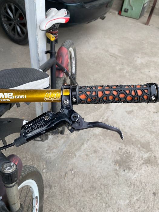 Велосипед очень легкий