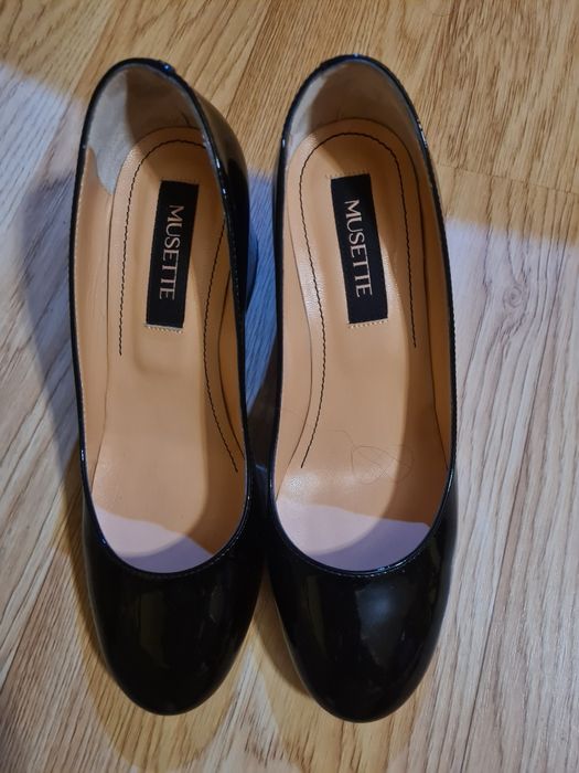 Pantofi piele lacuita Musette,300lei