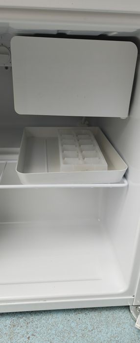 Frigider mini-bar Heinner HMB-N45F+, Termostat ajustabil, Zgomot redus, 45 l, Alb