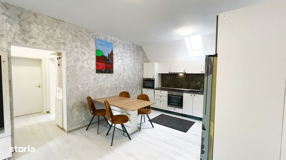 Apartament cu 3 camere in zona Centrala/ Strada Lunga