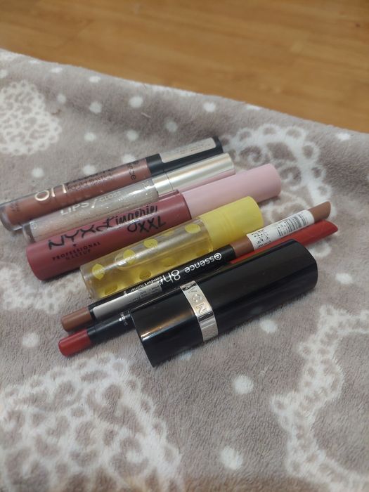 Set machiaj buze Essence Catrice NYX Avon – gloss, ruj, creioane