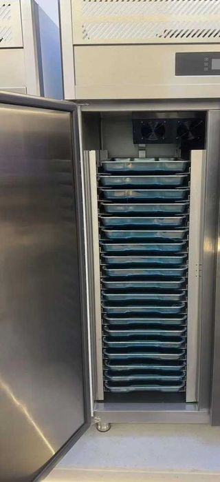 Шкаф морозильный на 38 противней.