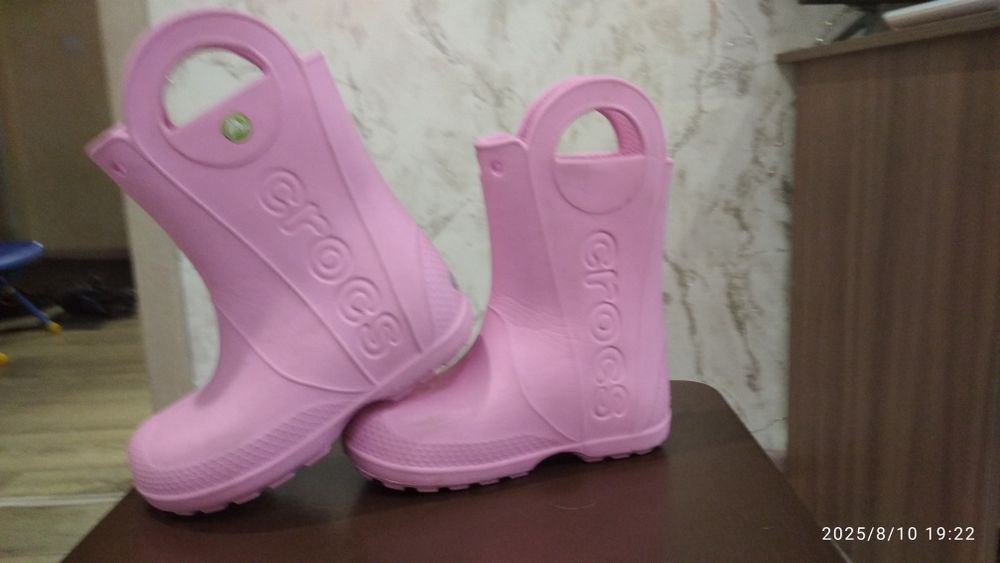 Продам  crocs'.Детский ,розовый, лёгкие.