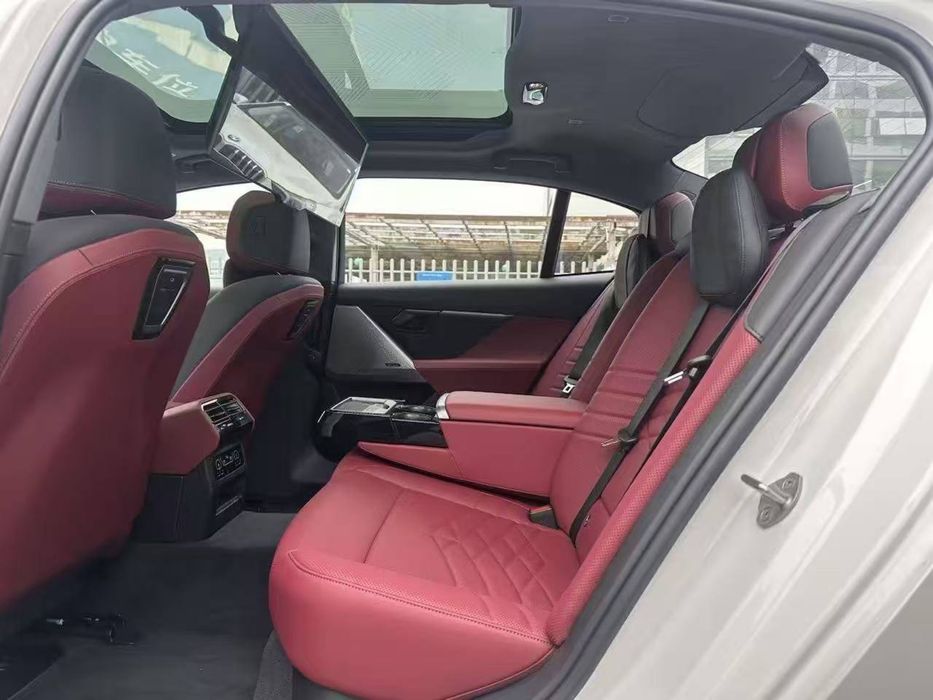 BMW i5 40L 2025 yil M-Sport