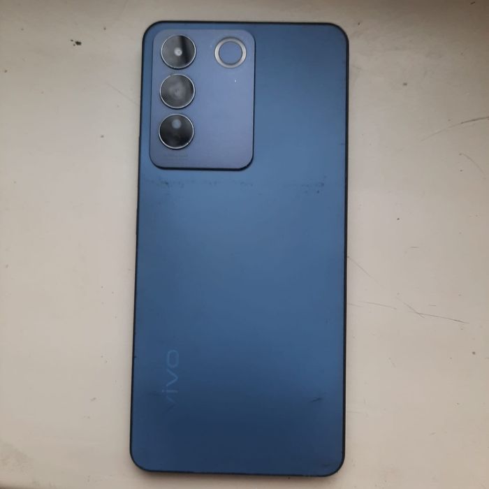 Vivo v27e продам. 65000т торг.