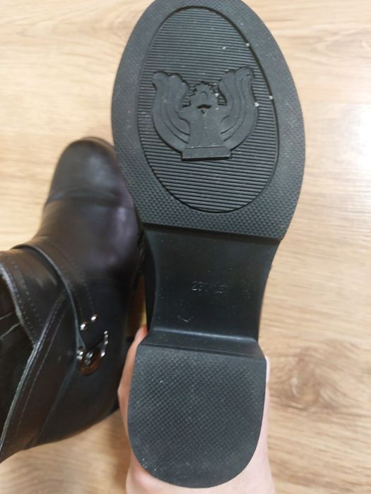 Продам детские демисезонные ботинки