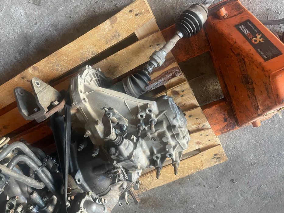 Mitsubishi Outlander 2.0i / Мицубиши Аутлендър 2004 година на части