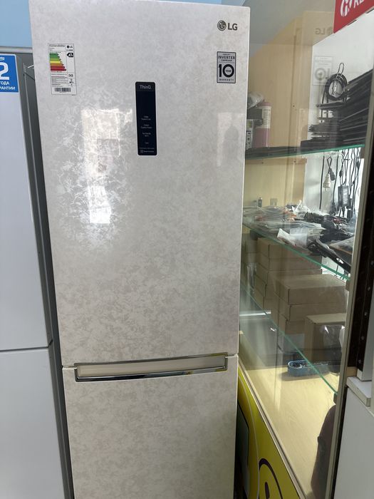 Продам Холодильник LG