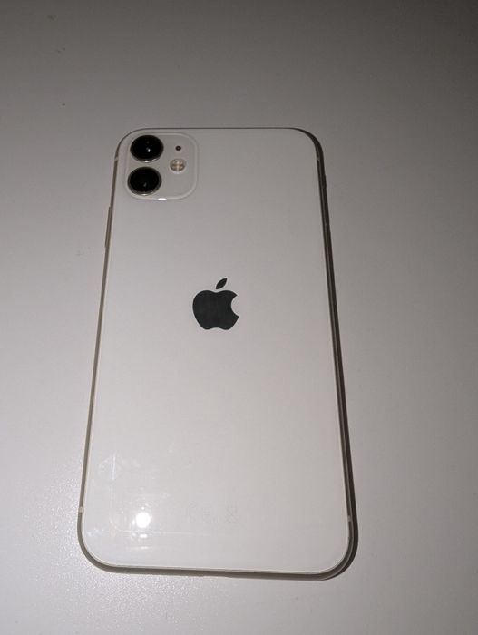 iPhone 11 в хорошем состоянии