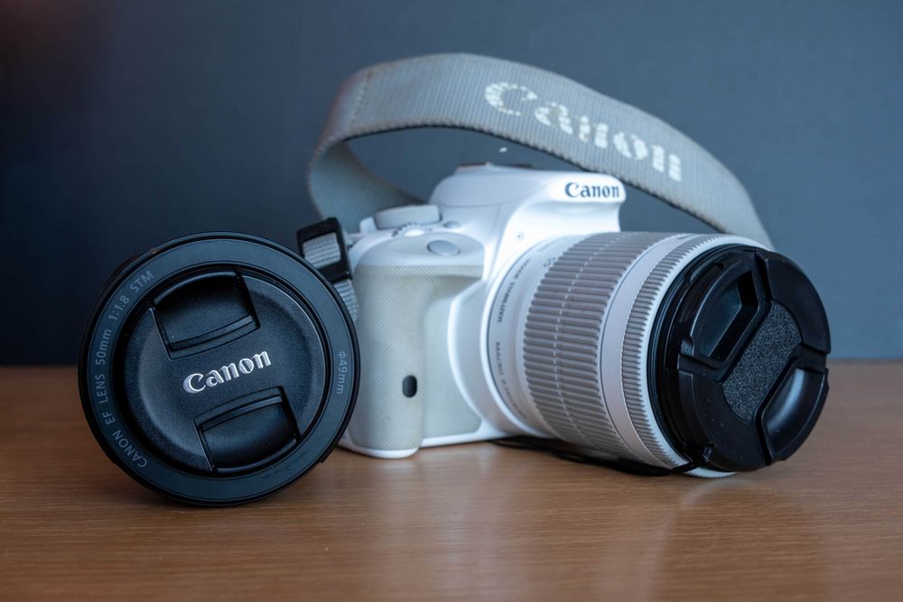 Canon 100D + 18-55mm + 50mm f/1.8 – Stare foarte bună